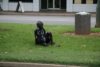 un aborigène perdu sur me terre-plein central